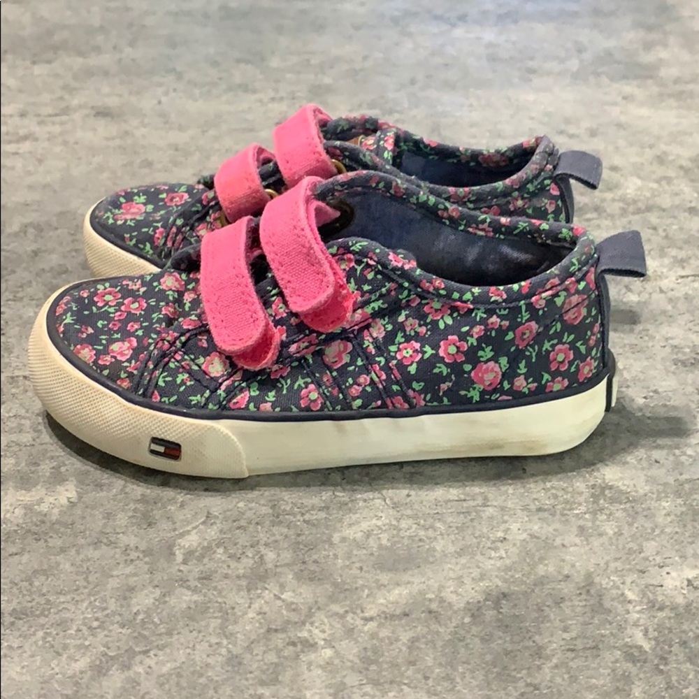 5 for $25🎈 Girls Tommy Hilfiger floral shoes